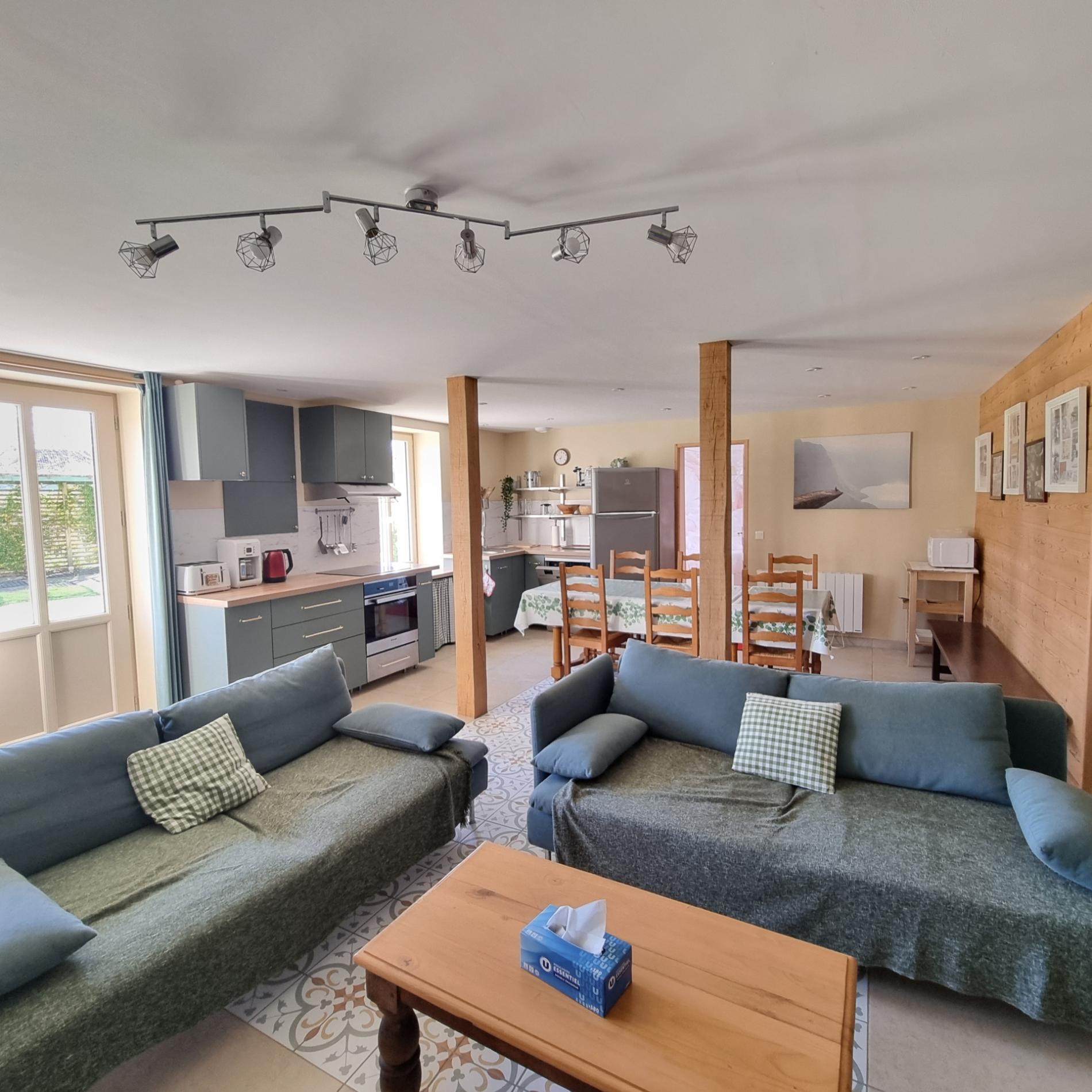 Ensemble de deux maisons d'habitation en excellent état sur 9 900 m2 de terrain !