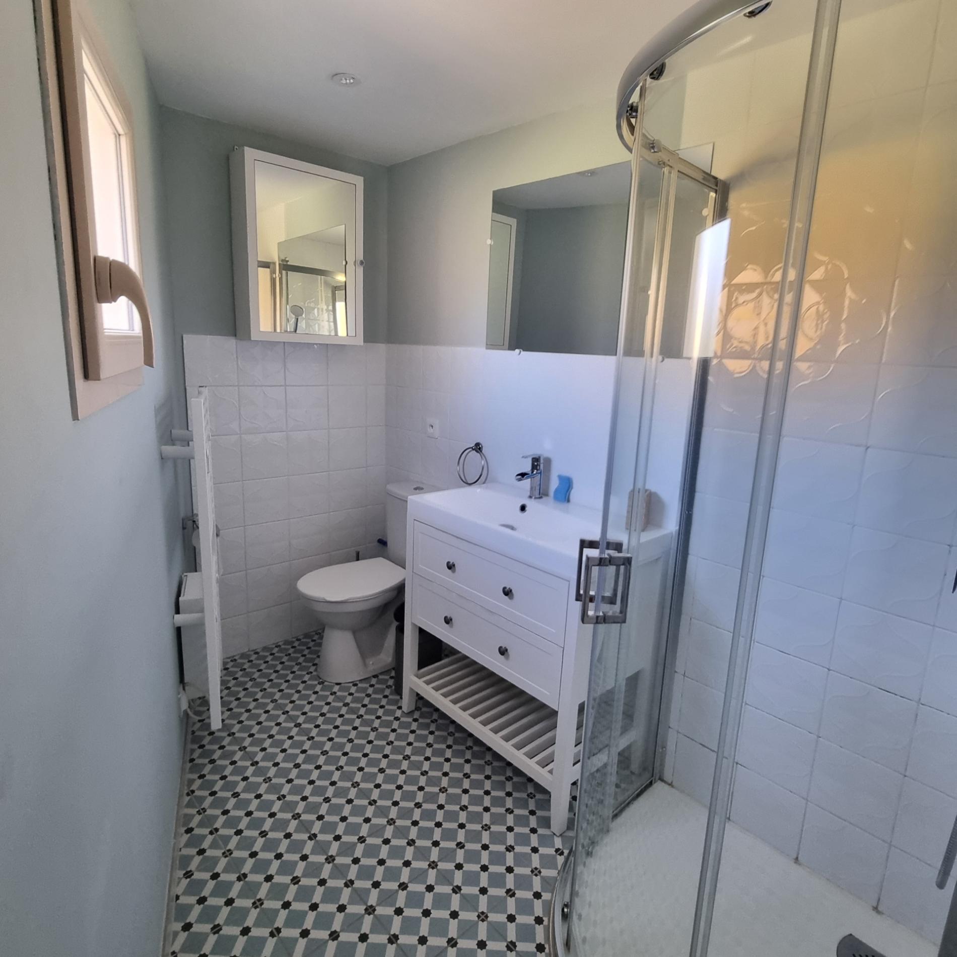 Ensemble de deux maisons d'habitation en excellent état sur 9 900 m2 de terrain !