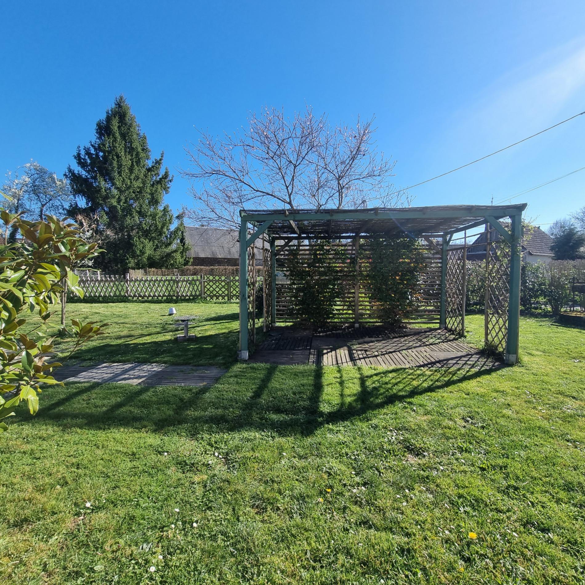 Ensemble de deux maisons d'habitation en excellent état sur 9 900 m2 de terrain !