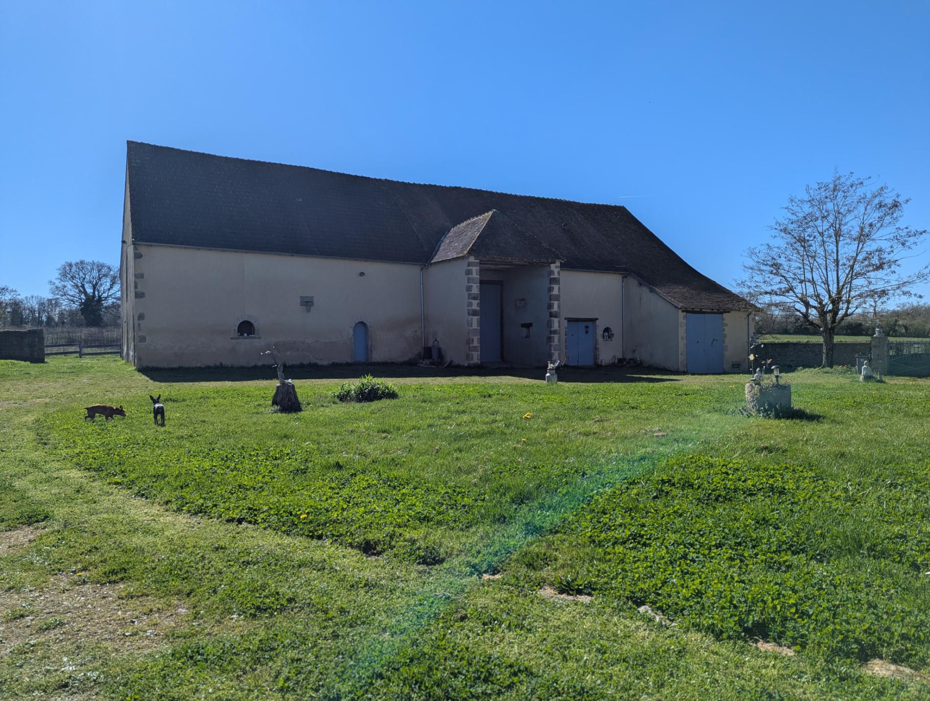 Domaine de caractère au cœur du Berry   charme, nature et sérénité !