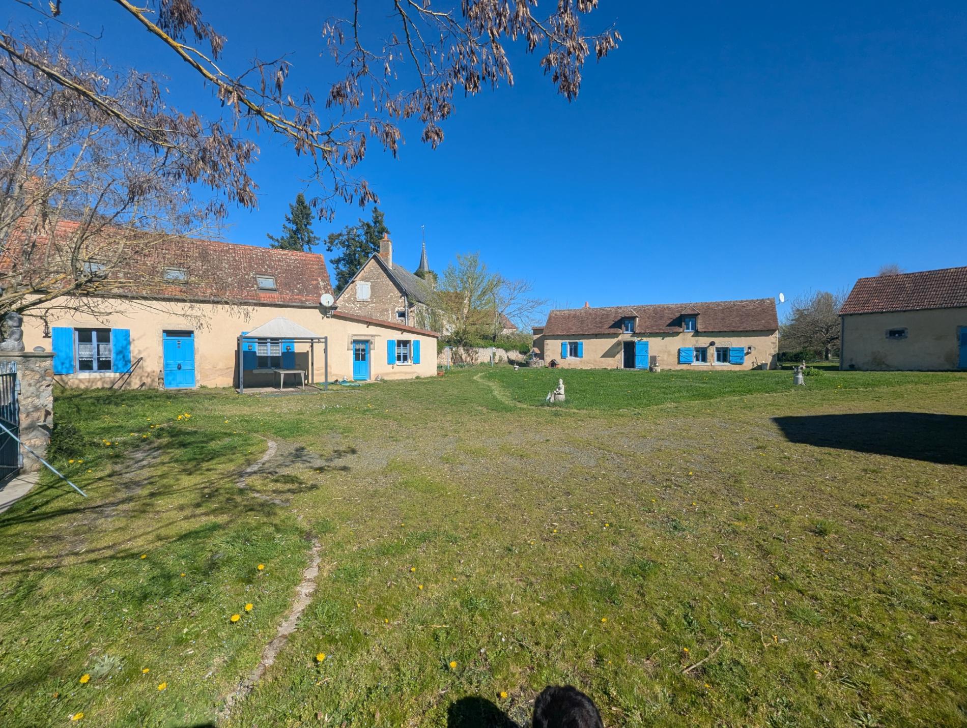 Domaine de caractère au cœur du Berry   charme, nature et sérénité !