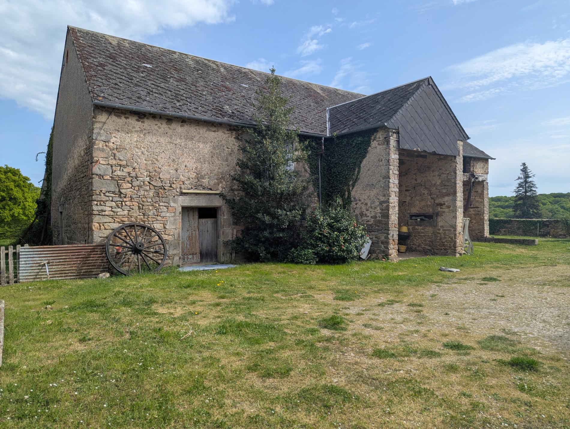 Maison de campagne avec grange à porteau sur 1ha5 !