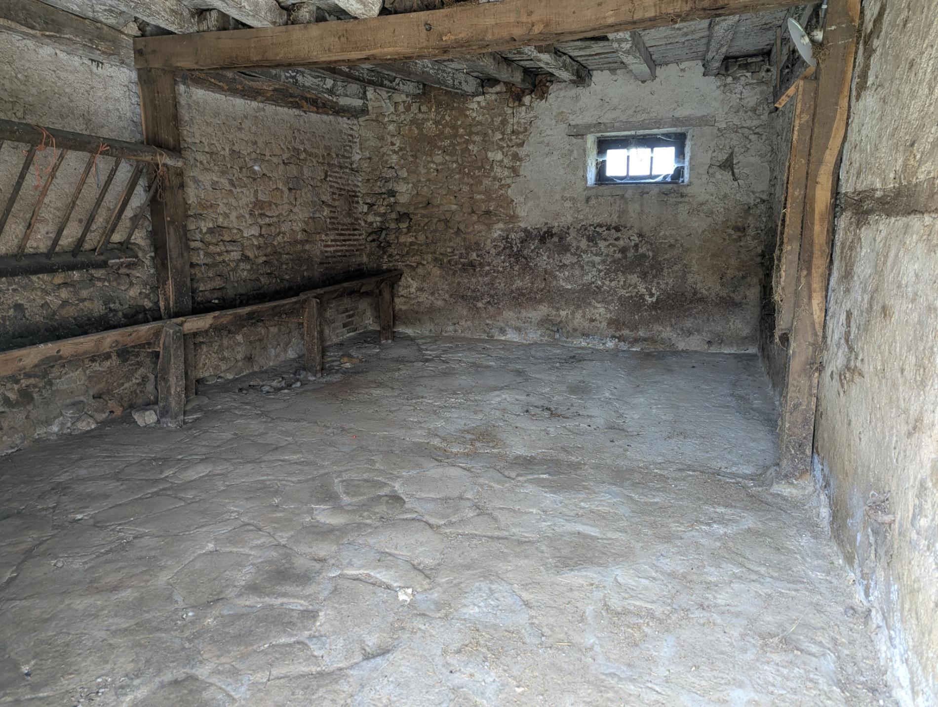 Maison de campagne avec dépendances !