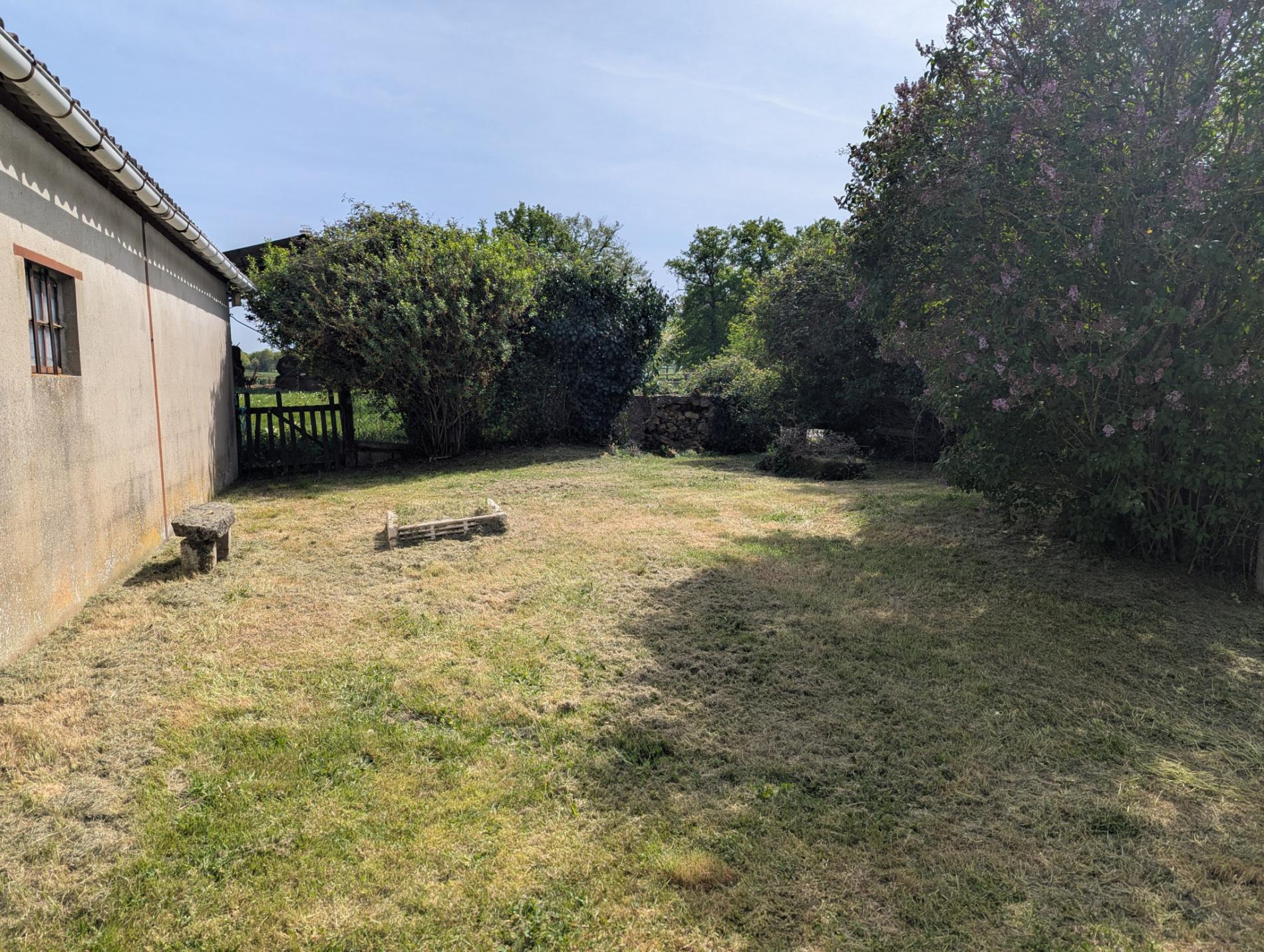 Maison de campagne avec dépendances !