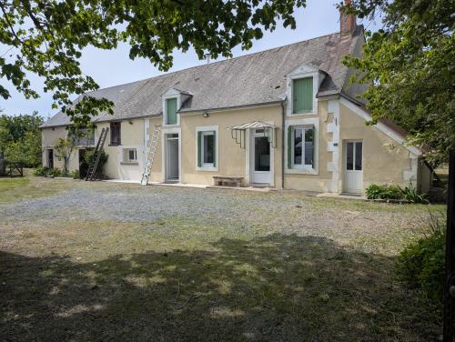 A 250m du 1er voisin, maison de campagne sur 5ha !