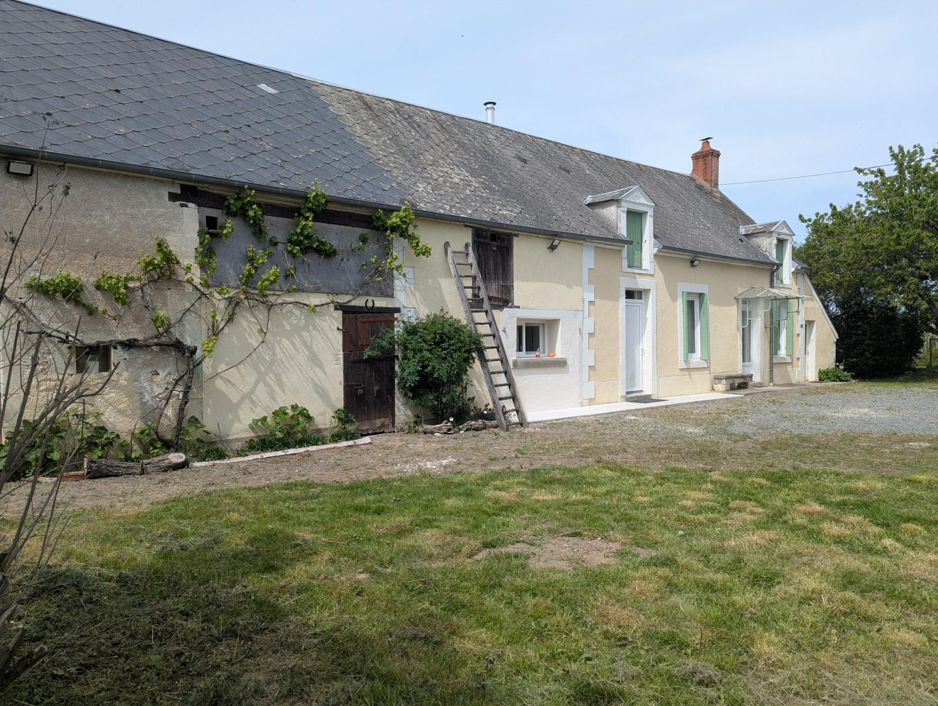 A 250m du 1er voisin, maison de campagne sur 5ha !