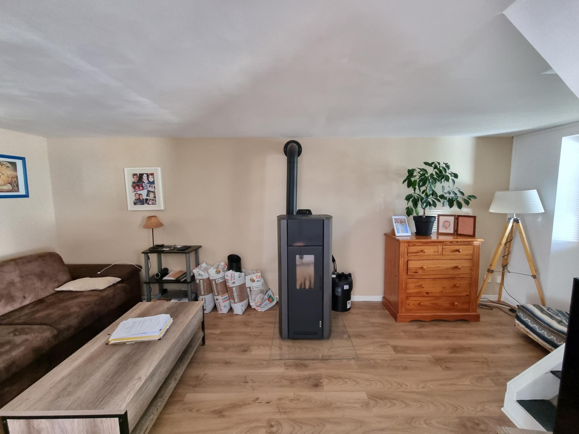 Grange réhabilitée sur 9 518 m2 de terrain traversé par un ruisseau !
