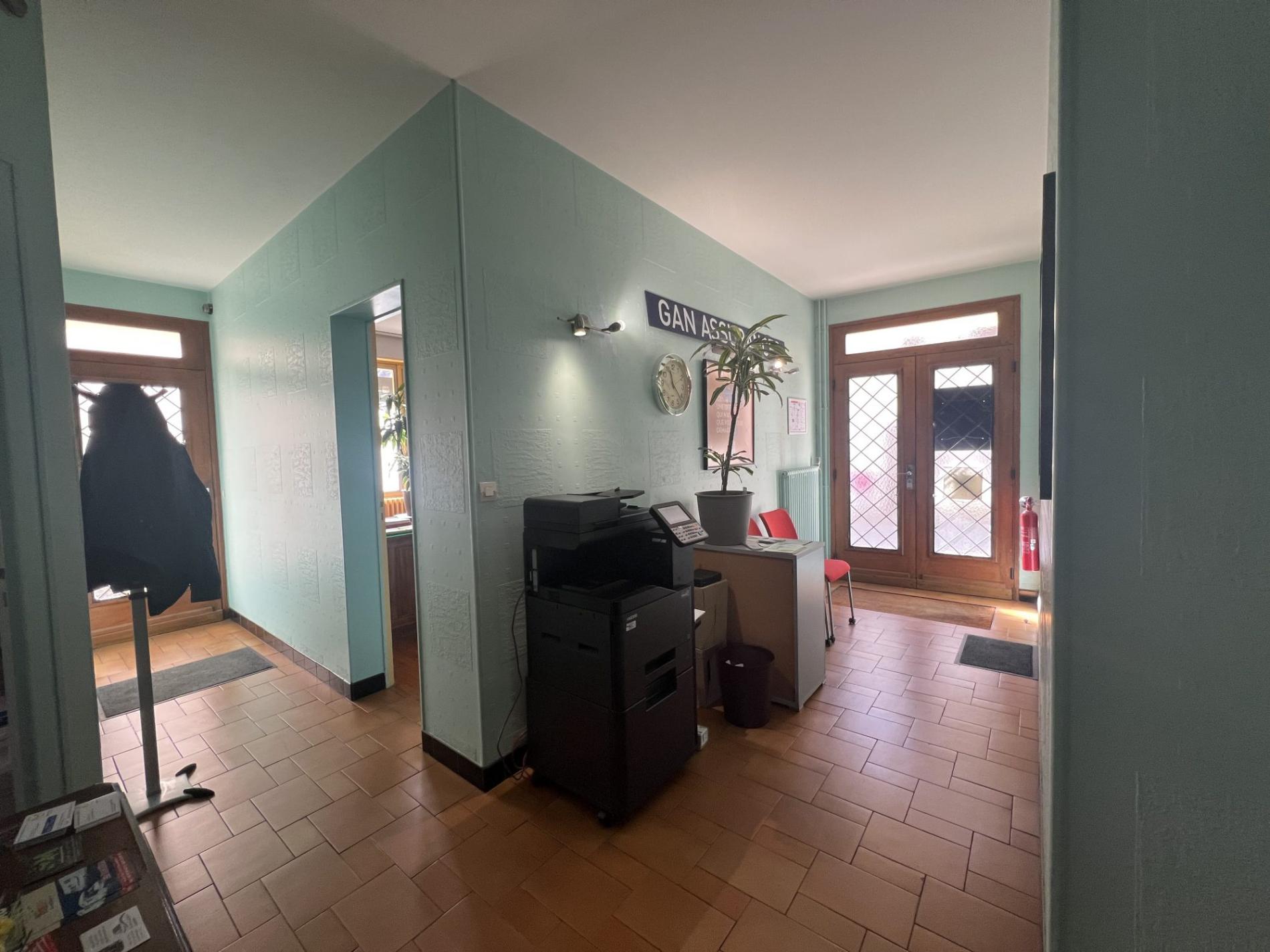 Ensemble Immobilier de deux maisons de ville avec commerce !
