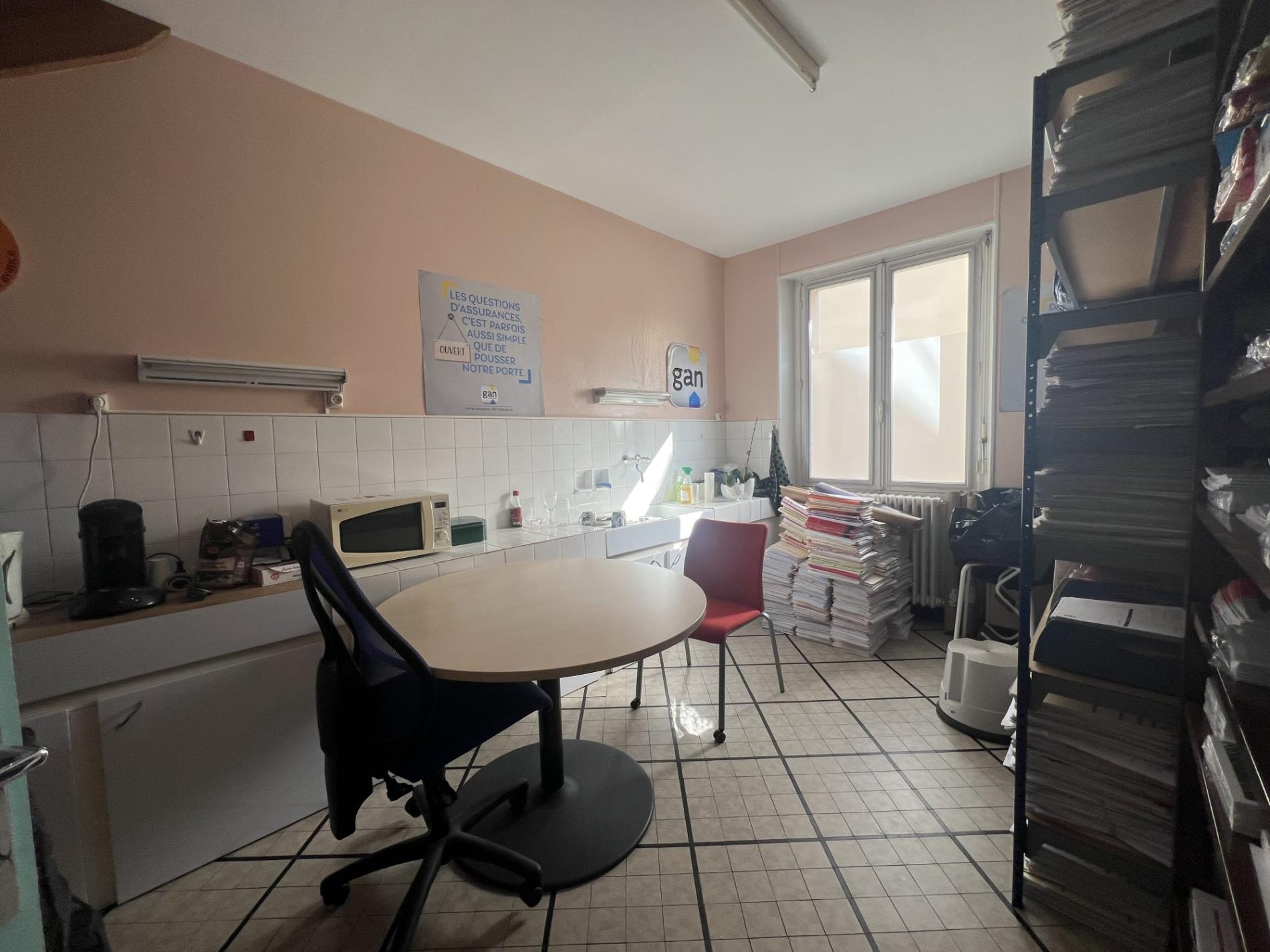 Ensemble Immobilier de deux maisons de ville avec commerce !