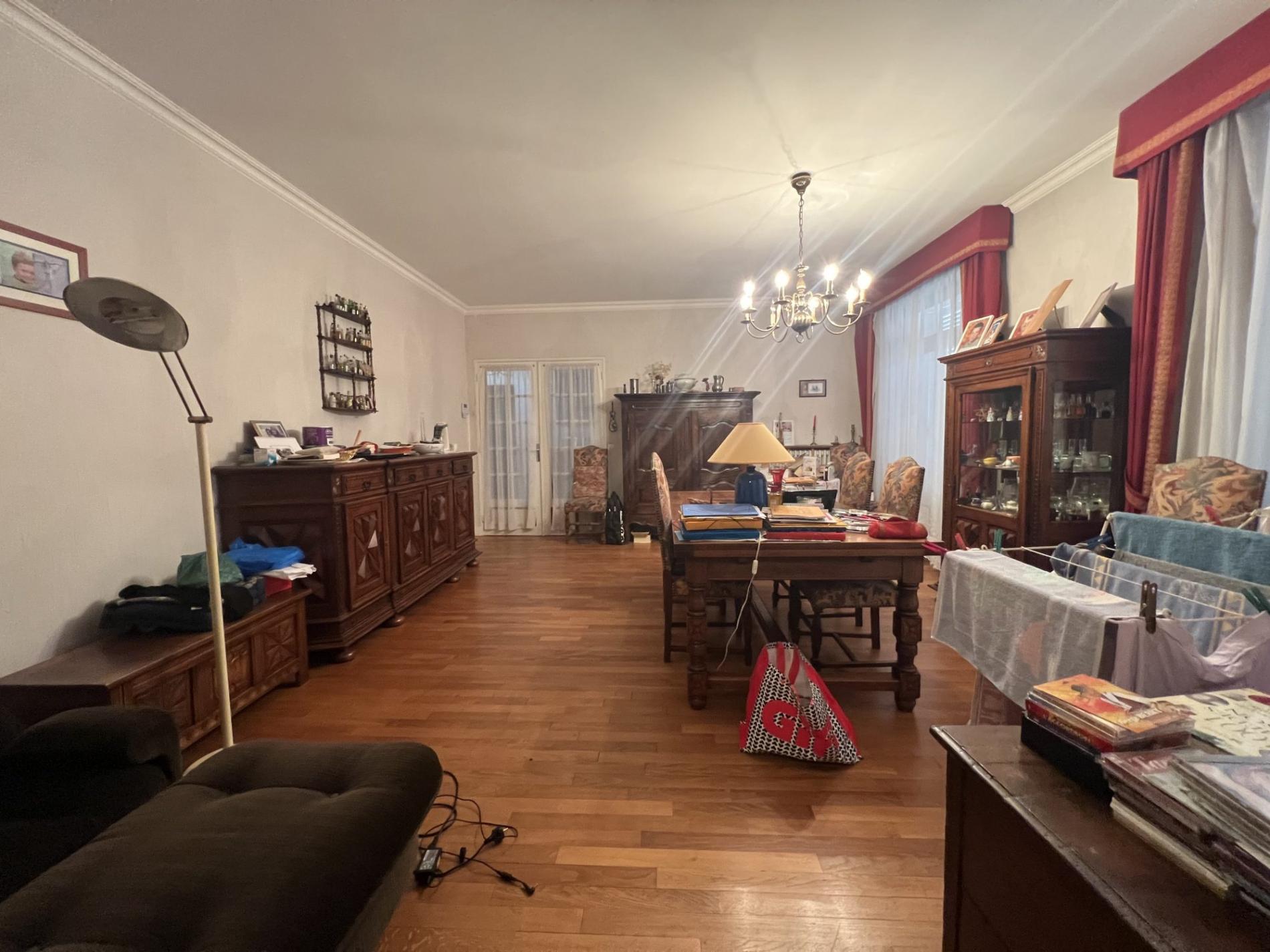 Ensemble Immobilier de deux maisons de villes avec commerce !