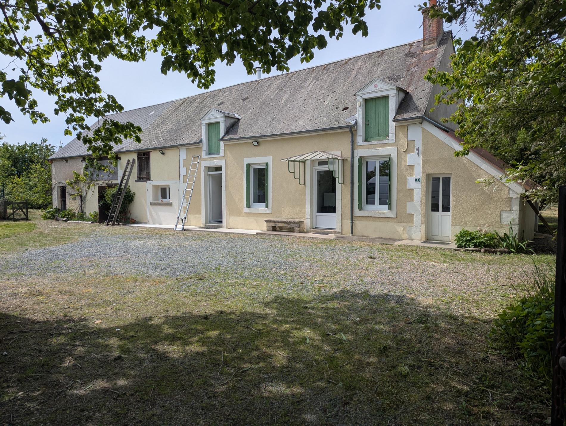 A 250m du 1er voisin, maison de campagne sur 5ha !