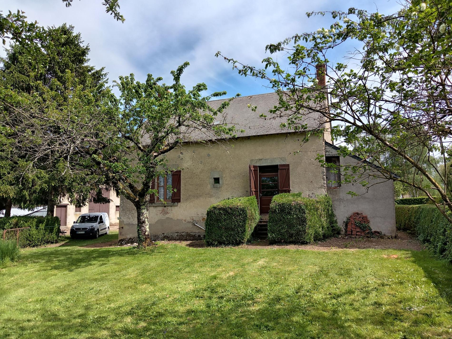 Maison à rénover sur 2.5 ha