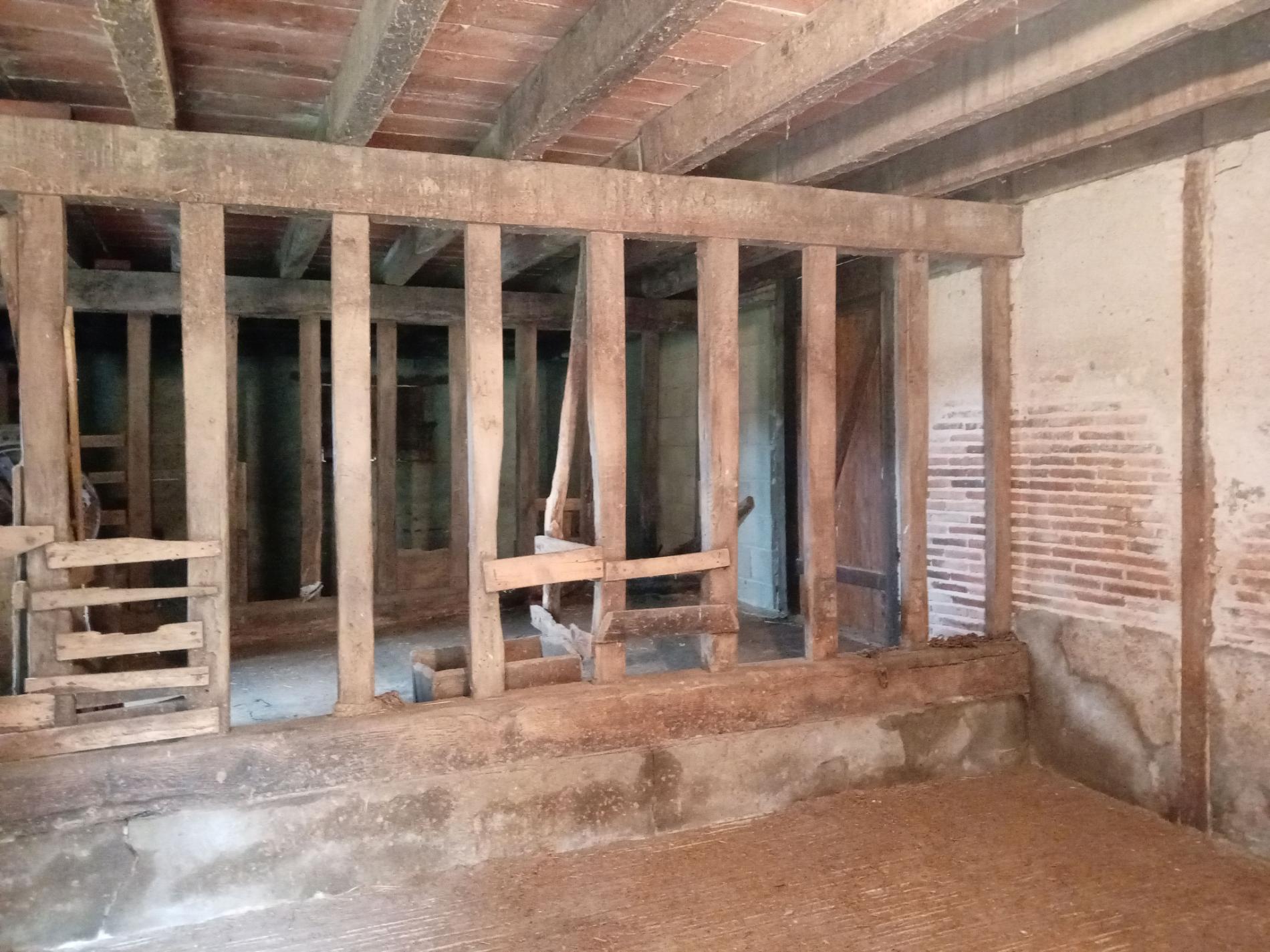 Maison à rénover sur 2.5 ha