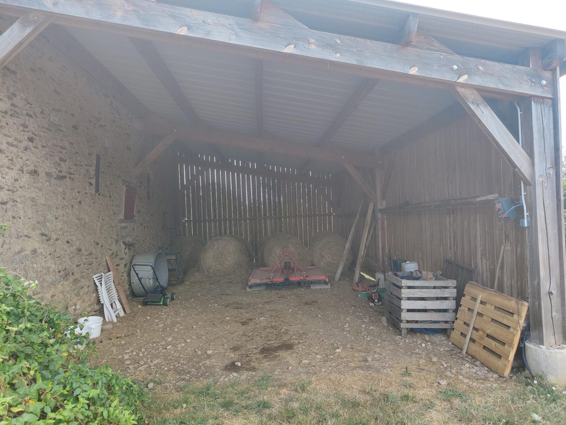 Maison de campagne rénovée avec dépendances !