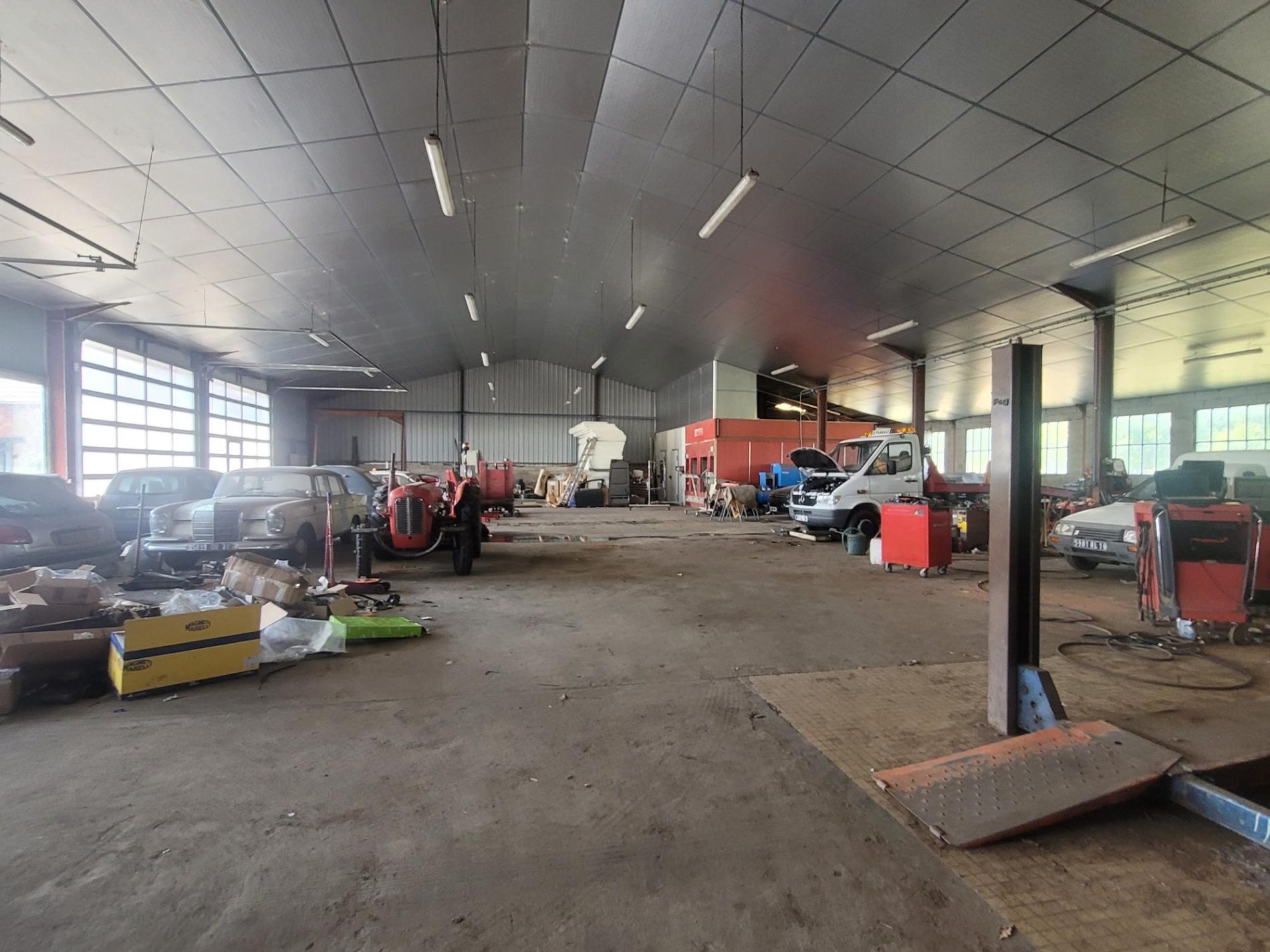 Garage de 900 m2 idéal pour votre activité !