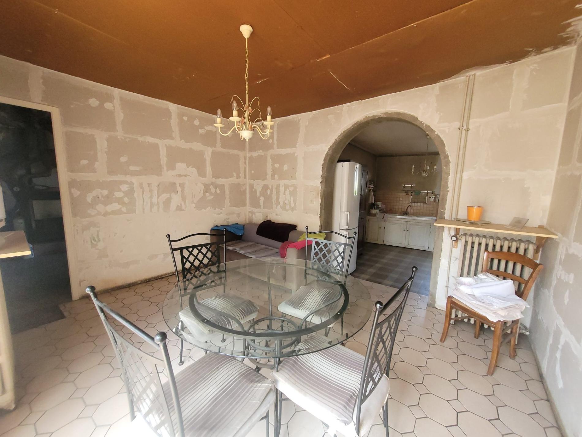 Garage de 900 m2 idéal pour votre activité !