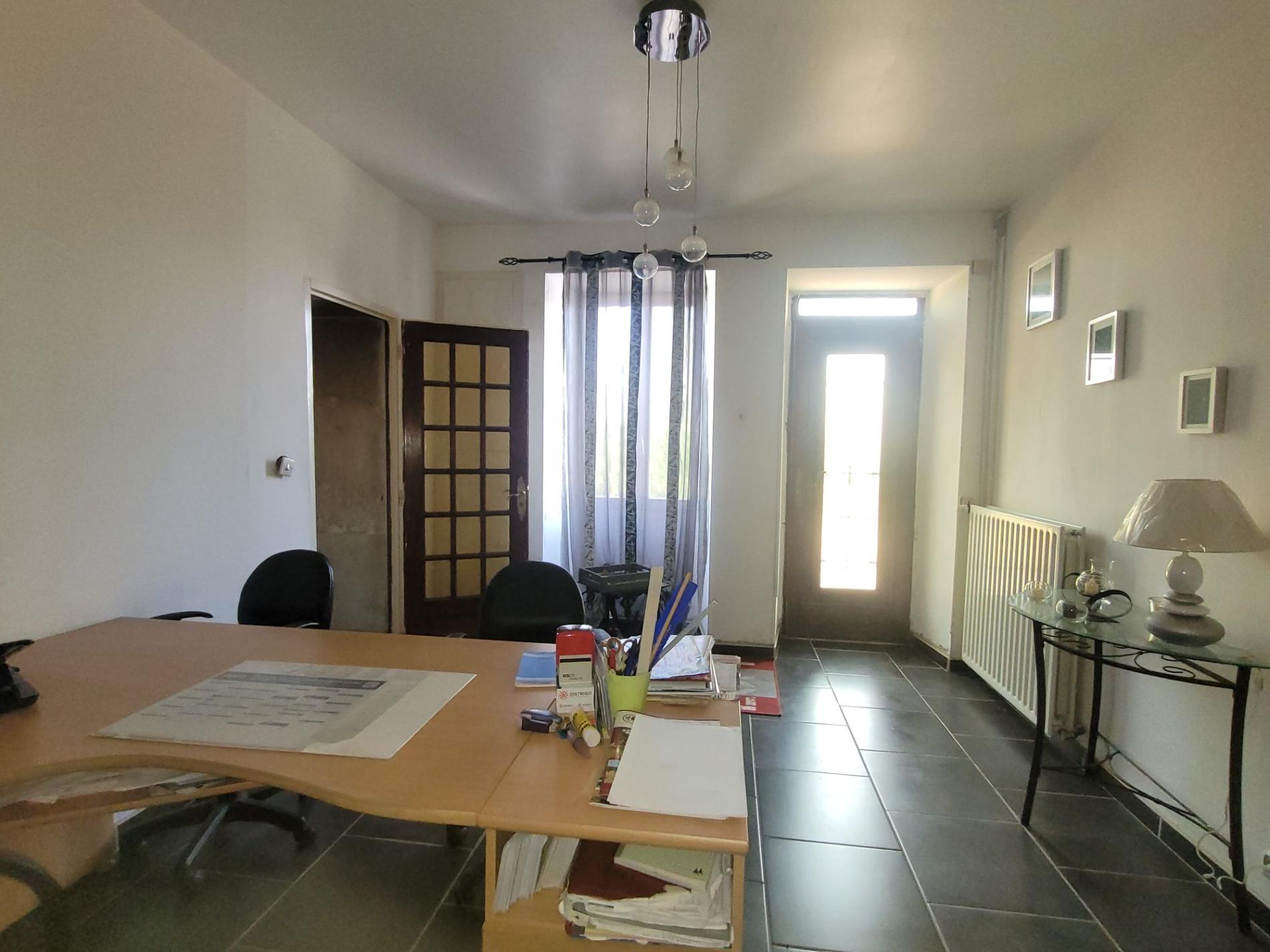 Garage de 900 m2 idéal pour votre activité !