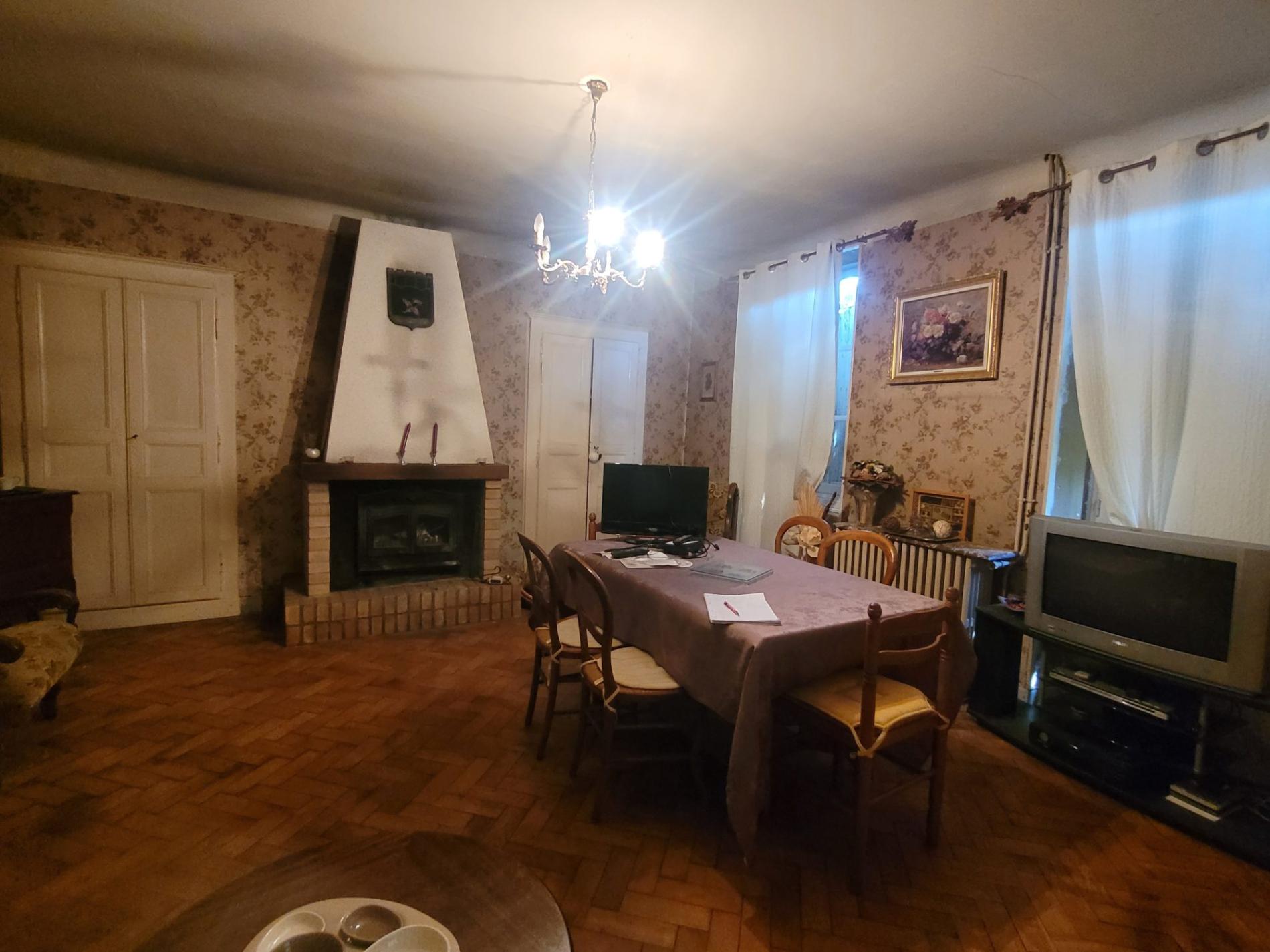 Garage de 900 m2 idéal pour votre activité !