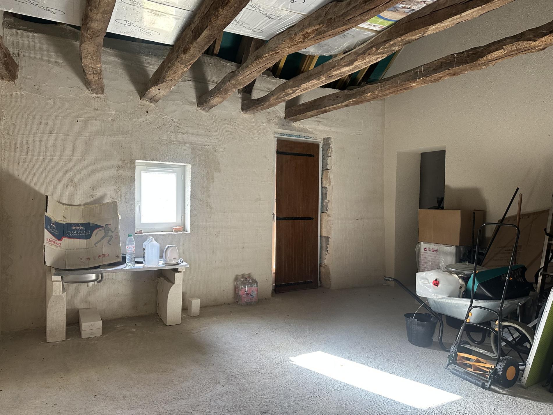 Maison de campagne sur 14 hectares à 280m du 1er voisin !