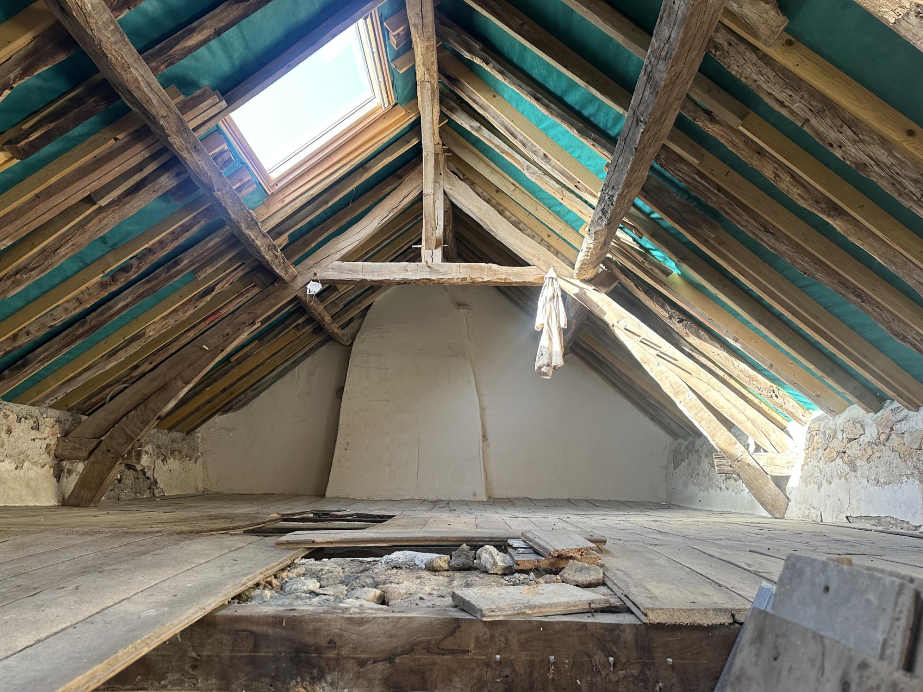 Maison de campagne sur 14 hectares à 280m du 1er voisin !