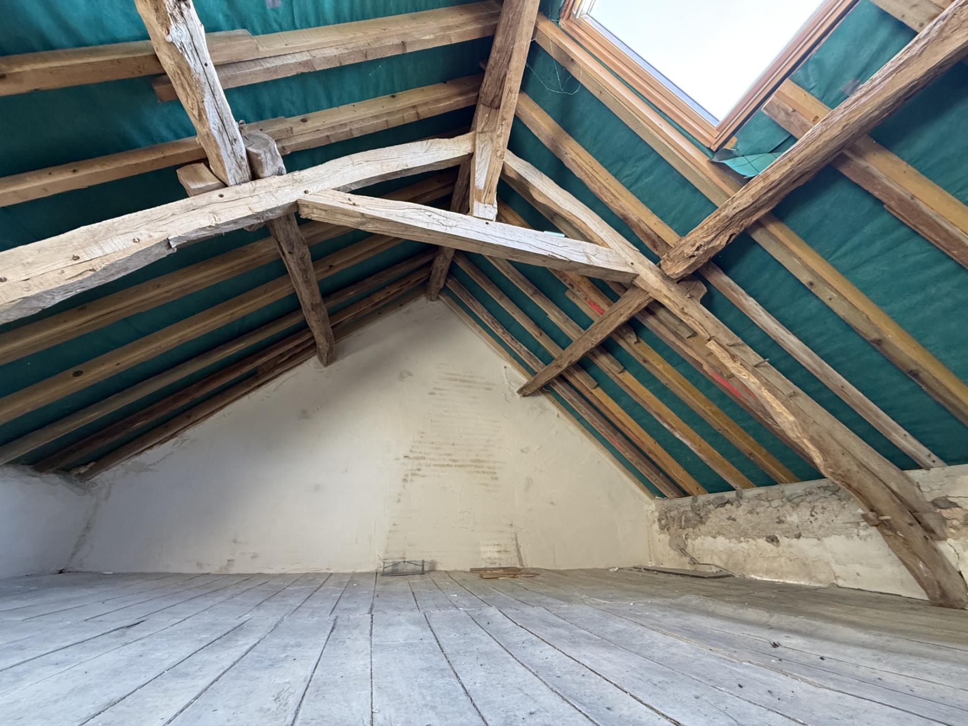 Maison de campagne sur 14 hectares à 280m du 1er voisin !